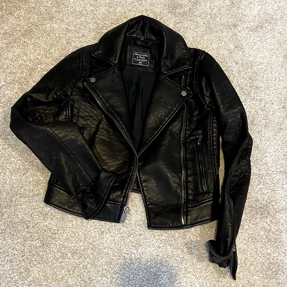 Abercrombie & Fitch Cropped Vegan Leather Jacket